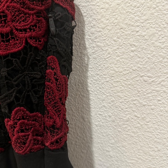 Black and red elegant top - Picture 3 of 5